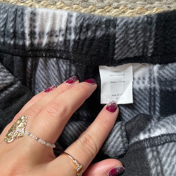 Men’s Gray Plaid Soft Pajama Pants - Picture 3 of 4